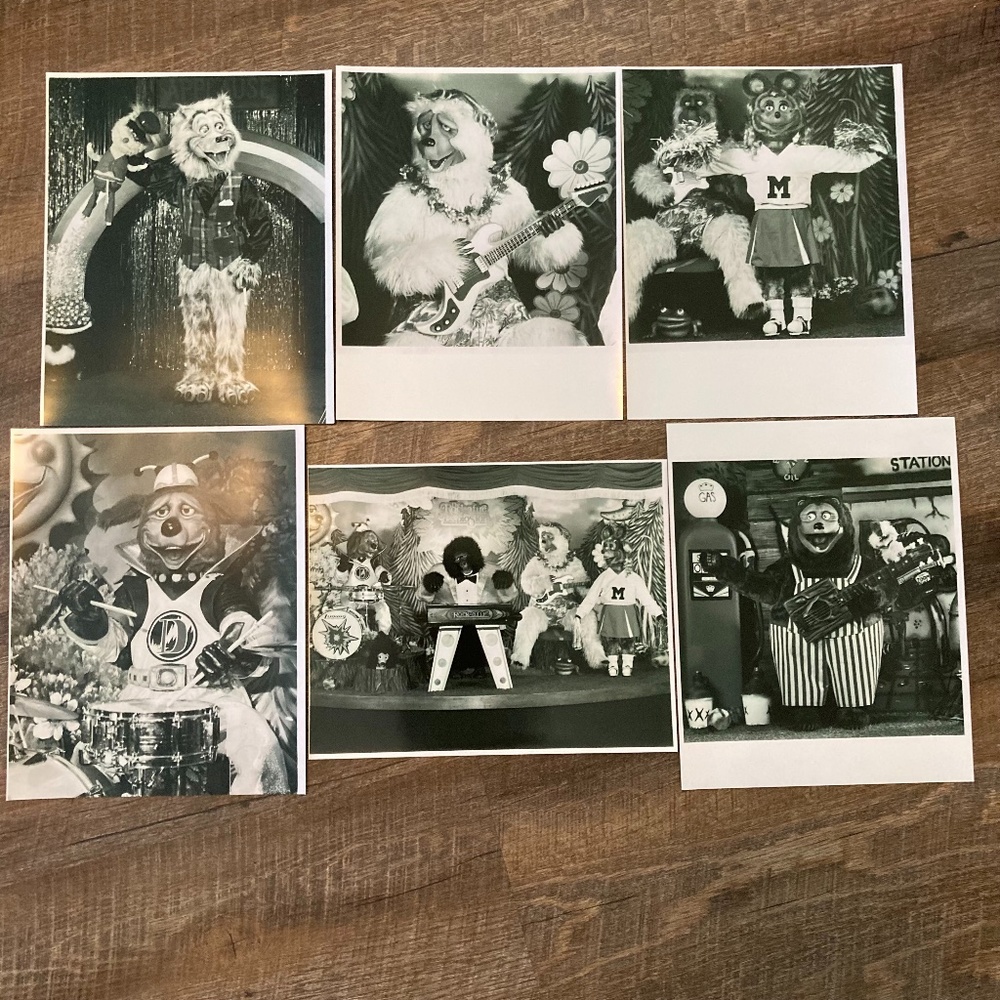 Vintage Showbiz Pizza Chuck E. Cheese Photos 6 Count, Black & White